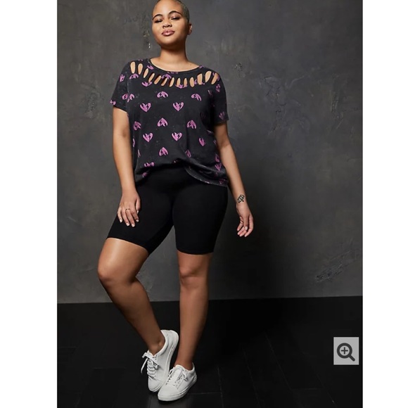 NWT TORRID Lovesick Heart Black Wash Slashed Tee - Picture 2 of 8